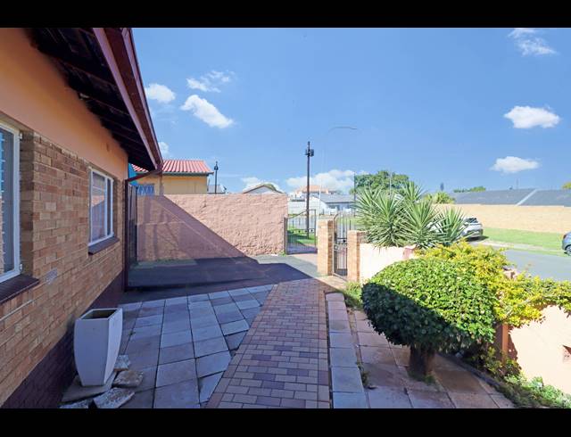 4 BEDROOM HOUSE FOR SALE IN BOSMONT